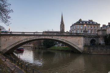 Fototapeta na wymiar Rio Avon en Bath, Somerset, Inglaterra