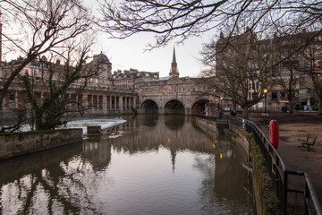Fototapeta na wymiar Puente de Pulteney en Bath, Somerset, Inglaterra