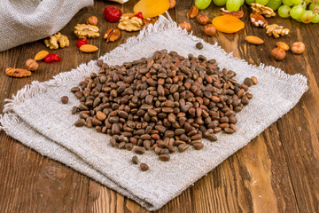 Unpeeled roasted Pine nuts