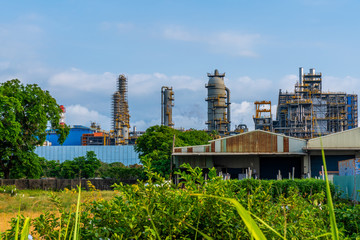 Obraz premium Industrial Area with grass in foreground