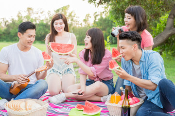 people happy at a picnic