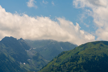 Fototapeta premium Gebirge mit Wolken