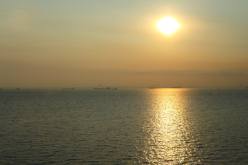東京湾と夕陽　横