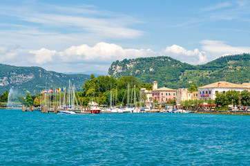 Fototapeta na wymiar The colorful villages on the Garda Lake