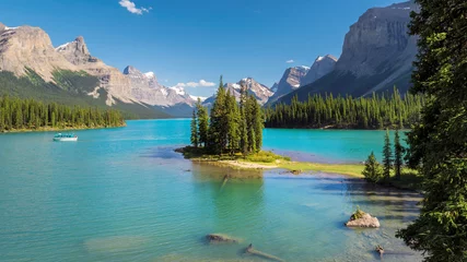 Foto op Plexiglas Beautiful Spirit Island in Maligne Lake, Jasper National Park, Alberta, Canada. © lucky-photo