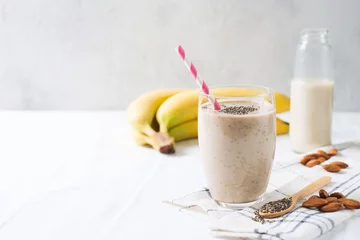 Photo sur Plexiglas Milk-shake Smoothie sain banane lait d& 39 amande chia