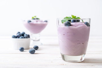 yogurt with fresh blueberries