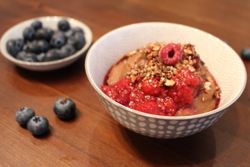 Vegane Schokocreme mit Himbeeren
