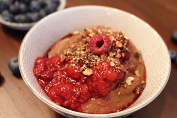 Vegane Schokocreme mit Himbeeren