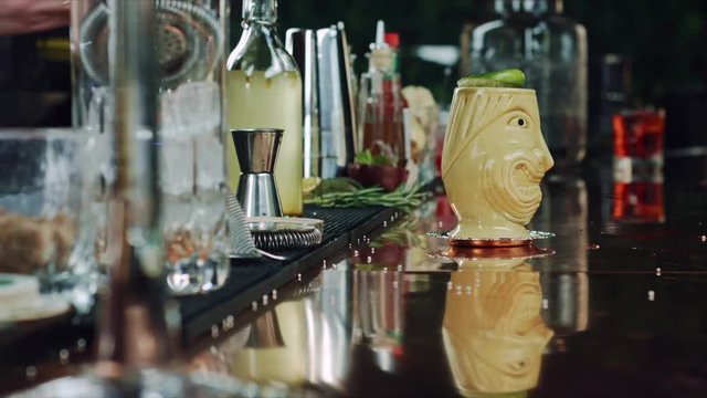 Preparation of cocktails at the bar