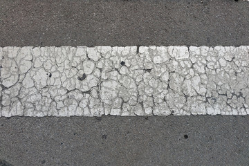 Obraz premium cracked road markings