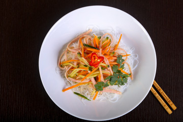 Salad vith noodle and vegetables