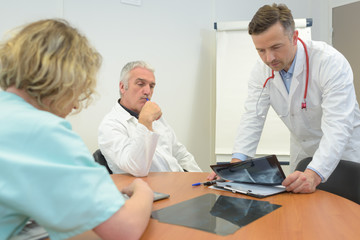 doctors collaboration in office