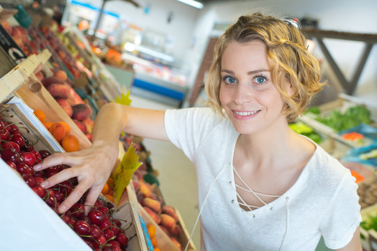 girl in the fruit stall