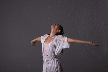 Fototapeta na wymiar Woman under the rain