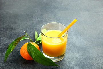Fototapeta na wymiar mandarin and juice