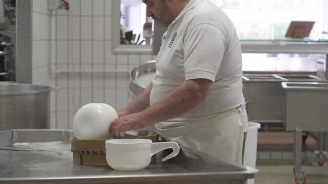4K genuine mozzarella production process