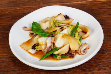 Fried squid with green peas