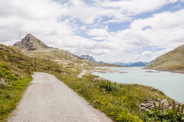 Bernina, Lago Bianco, Stausee, Ospizio Bernina, Wanderweg, Passhöhe, Berninapass, Wasserscheide, Alpen, Graubünden, Sommer, Schweiz