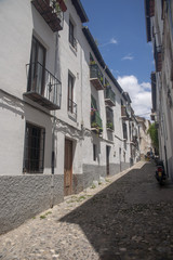 Fototapeta premium paseo por las calles del antiguo barrio del Albaicín, Granada