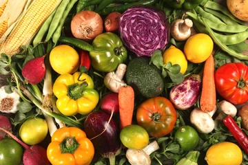Photo sur Plexiglas Légumes vegetables background over wooden table