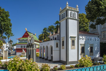 Portugal dos Pequenitos, un parque en miniatura de versiones diminutas de casas y monumentos portugueses