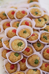 Amaretti con ciliegia al centro : Dolci tipici della tradizione sarda