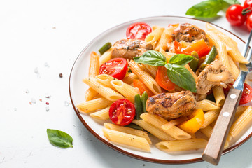 Pasta penne with chiken and vegetables.