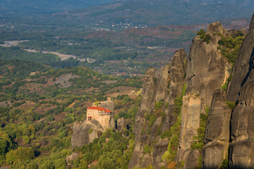 Obraz premium Magnificent autumn landscape.Meteora Monasteries (Holy Monastery of St. Nicholas Anapausas) on the top of rock near Kalambaka, Greece