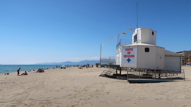Canet-en-Roussillon, poste de secours &agrave; Canet Plage (France)