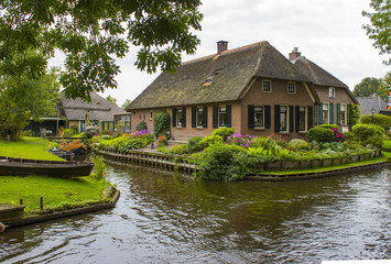 Fototapeta na wymiar GIETHOORN, NETHERLANDS