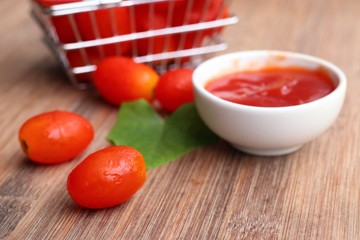 Fresh tomatoes with sauce