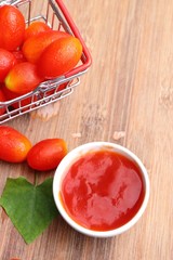 Fresh tomatoes with sauce