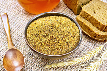 Malt in bowl on napkin