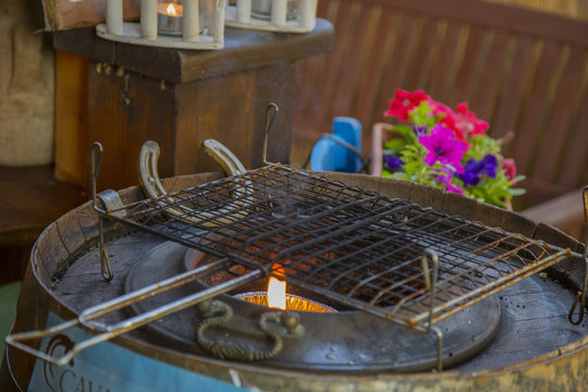 image with detail of a grill for meat or fish over the burning flame