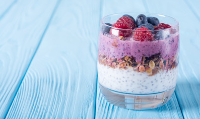 Chia yogurt with granola