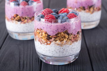 Chia yogurt with granola