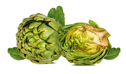 Obraz premium Fresh artichoke isolated on white background with clipping path