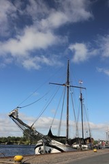 romantisches Segelschiff am Tiessenkai, beliebtes Ausflugsziel in Kiel Holtenau