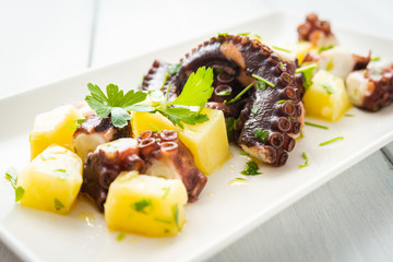Insalata di polpo e patate, Mediterranean food © Alessio Orrù