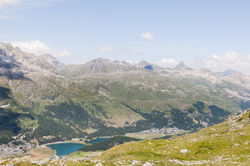 Obraz premium Silvaplana, Corvatsch, Wanderweg, Silvaplanersee, Champfèrsee, Bergsee, Piz Julier, Piz Albana, Piz Nair, Corviglia, Alpen, Oberengadin, Graubünden, Sommer, Schweiz