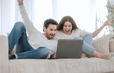 Fototapeta premium young couple watching TV show on their laptop