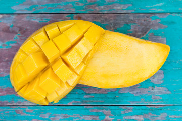 Fresh sliced mango fruit