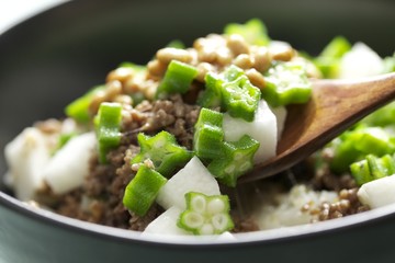 オクラ長芋納豆丼