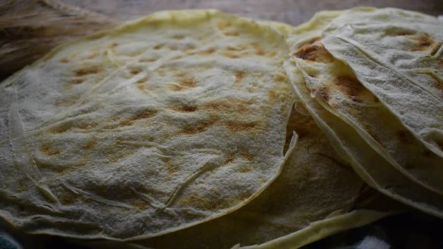 Pane carasau パーネ・カラザウ 'e fresa Carasatu Carasadu פאנה קאראסאו video Carta da musica 파네 카라사우