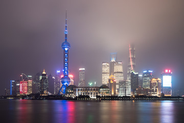 Obraz na płótnie Canvas shanghai skyline at night
