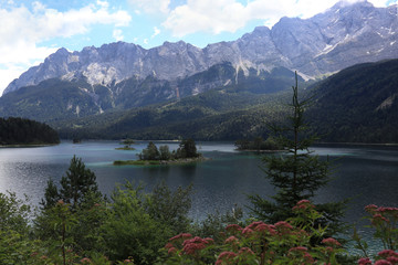 Fototapeta na wymiar Eibsee in Germany with the mountain Zugspitze in the background