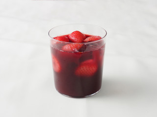 イチゴサングリア