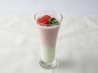 いちごヨーグルトスムージー