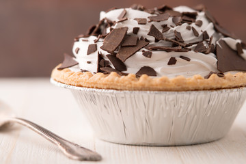 chocolate cream pie with chocolate shavings